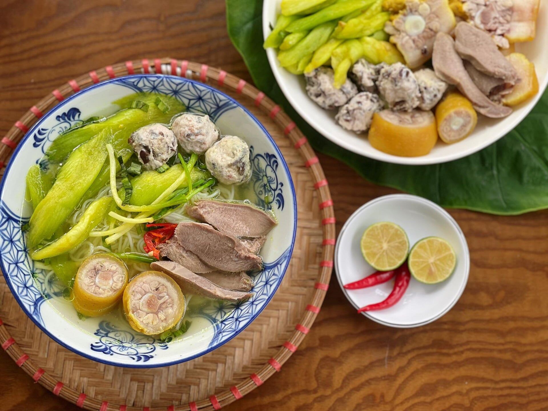 Experience Hanoi Tours with sustainable dining